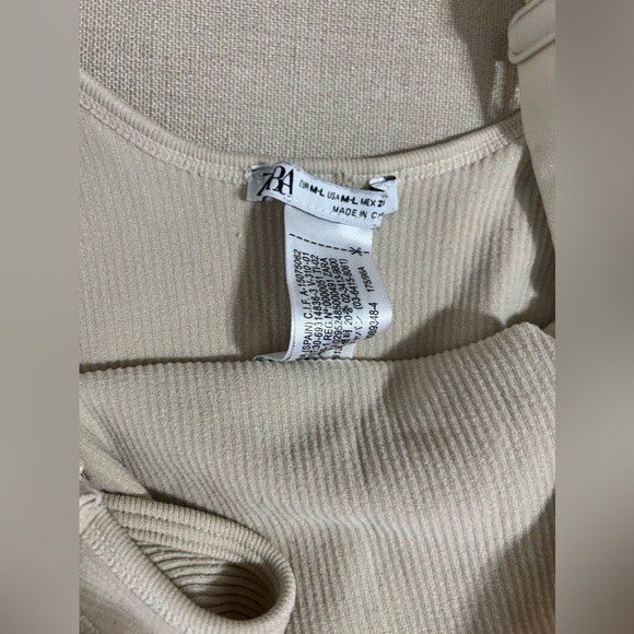 Zara semi crop top , size M-L (worn only for photo) - Picture 2 of 5